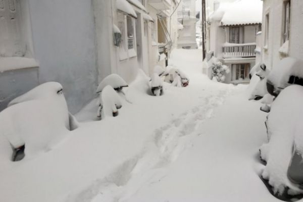 Κακοκαιρία : Σαρώνει ο Λέανδρος – Πού σημειώνονται προβλήματα – Σύσκεψη στη ΓΓΠΠ