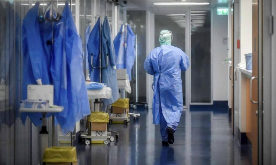 Κορωνοϊός: 34 νεκροί και 319 διασωληνωμένοι – 610 τα νέα κρούσματα