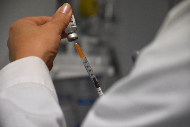 Κορωνοϊός : Δυσπιστία στα ρωσικά και κινεζικά εμβόλια – Προθυμία για εμβολιασμό