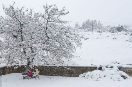 «Λέανδρος» : Χιόνια και σε πεδινές περιοχές – Πώς θα κινηθεί τις επόμενες ώρες (χάρτες)