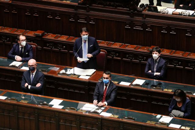 Ιταλία – Βουλή: Ψήφος εμπιστοσύνης στον Κόντε – Στην αυριανή ψηφοφορία της Γερουσίας τα δύσκολα