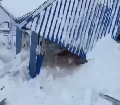 Ρωσία : Χιονοστιβάδα «χτύπησε» θέρετρο σκι – Τουλάχιστον 12 παγιδευμένοι