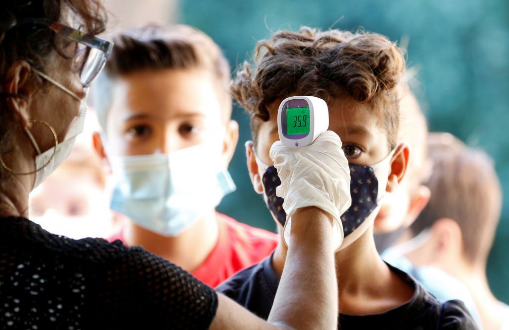 Κορωνοϊός : Τα παιδιά του δημοτικού μόλις το 1/16 του ιικού φορτίου των 80άρηδων