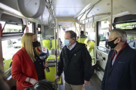 Καραμανλής : Προχωράμε εντατικά στην προώθηση της ηλεκτροκίνησης – Τι είπε για την επιβίβασή του σε ηλεκτρικό λεωφορείο