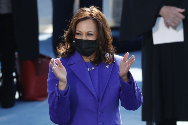 ΗΠΑ : Ορκίστηκε η Κάμαλα Χάρις – Το μήνυμα της στυλιστικής επιλογής της