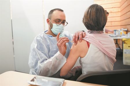 Απαντήσεις σε καυτά ερωτήματα για το εμβόλιο