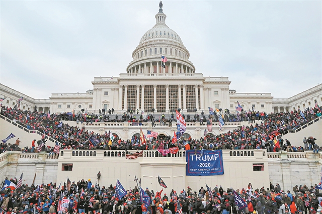 Οι μαύρες τρύπες του Τραμπ στον δρόμο για τον Λευκό Οίκο