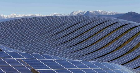 Η Ισπανία επενδύει δυναμικά στον ήλιο με το μεγαλύτερο φωτοβολταϊκό έργο στην Ευρώπη