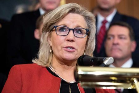 Λιζ Τσέινι: Φίλια πυρά κατά Τραμπ