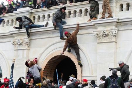 Πέτρος Βαμβακάς: «O,τι είδαμε στο Καπιτώλιο ίσως είναι μόνο η αρχή»