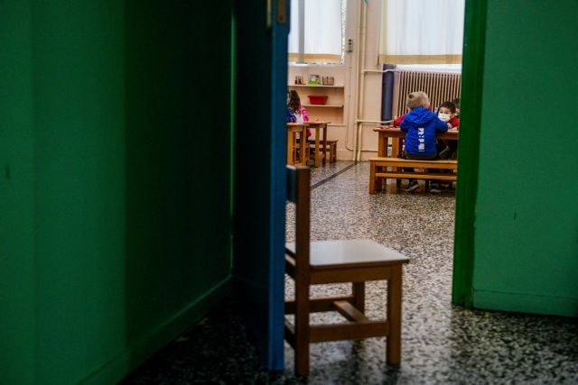 Πώς και γιατί αποφασίστηκε το άνοιγμα των σχολείων | tovima.gr