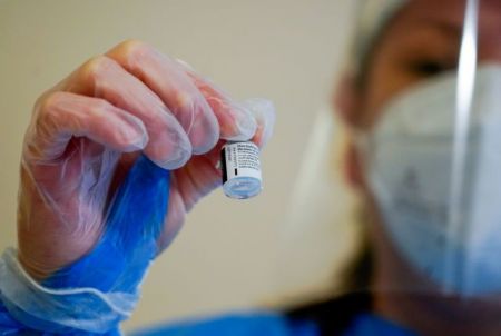 Διαφορετικές απόψεις στην Ευρώπη για τη δεύτερη δόση του εμβολίου