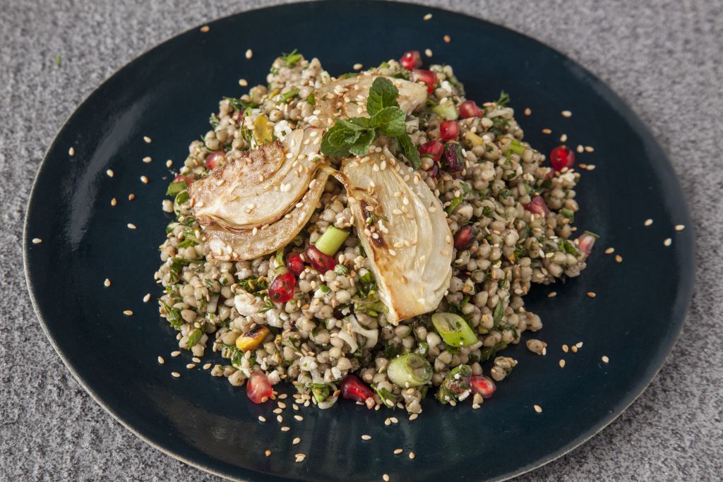 Φαγόπυρο με φινόκιο, φιστίκια και ξινομυζήθρα
