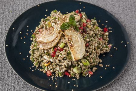 Φαγόπυρο με φινόκιο, φιστίκια και ξινομυζήθρα