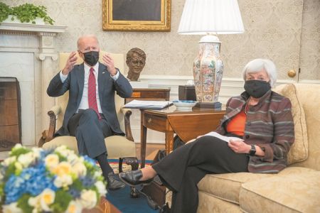 Η Γέλεν «σταυροφόρος» της επιστροφής στο κράτος