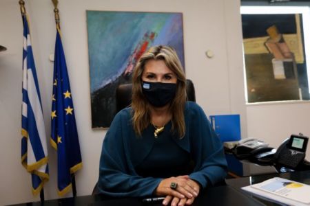 Ανασκεύασε τις δηλώσεις της για τα πρόστιμα σε μαθητές η Ζέττα Μακρή