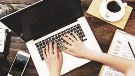 Τηλεργασία : Το δικαίωμα των εργαζομένων στην αποσύνδεση από την «ψηφιακή σκλαβιά»