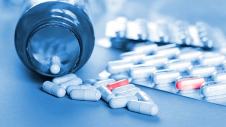 Κορωνοϊός – Ανάρπαστες βιταμίνες και εισπνεόμενα σκευάσματα στα φαρμακεία