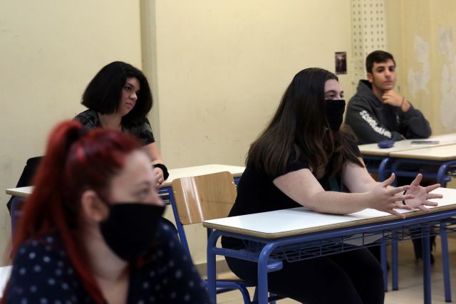 Τι θα ισχύσει με τις απουσίες και τη βαθμολογία μαθητών – Διευκρινίσεις Μακρή