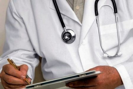 Συνελήφθη για «φακελάκι» 65χρονος γιατρός σε νοσοκομείο της Αττικής