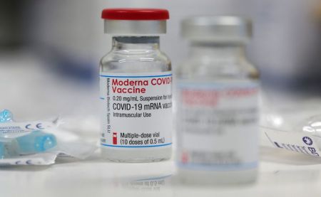Εμβόλιο Moderna : Στην ανάγκη ας αναβληθεί η δεύτερη δόση, λέει ο ΠΟΥ