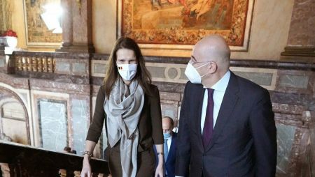 Διερευνητικές επαφές και σχέσεις ΕΕ – Τουρκίας στο επίκεντρο των επαφών Δένδια στις Βρυξέλλες