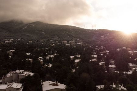 Καιρός : Τσουχτερό κρύο την Πέμπτη – Περιορίζονται οι χιονοπτώσεις