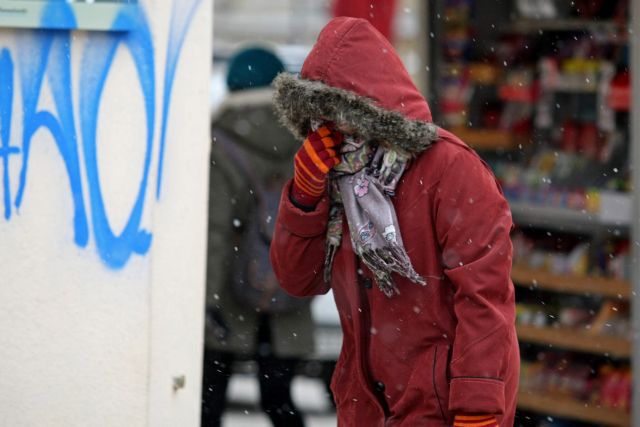 Καιρός : Πέφτει κι άλλο η θερμοκρασία – Πότε και πού
