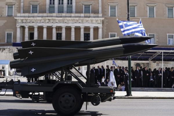 25η Μαρτίου : Καλεσμένοι στην στρατιωτική παρέλαση Πούτιν, Μακρόν, Κάρολος