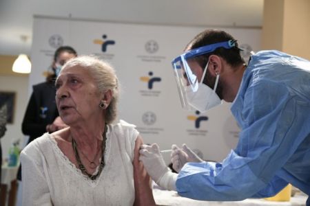 Greece meets target of 200,000 vaccinations for month of January