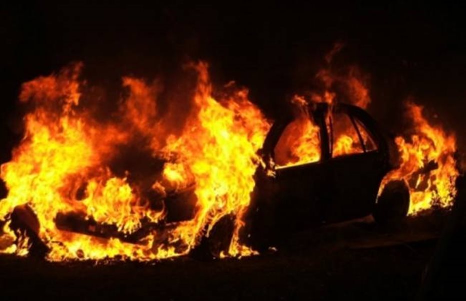 Εμπρηστικές επιθέσεις : Εκαψαν αυτοκίνητα σε Πατήσια και Γέρακα