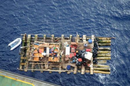 Χίος : Διάσωση ναυαγού που «ταξίδευε» με ξύλινη σχεδία