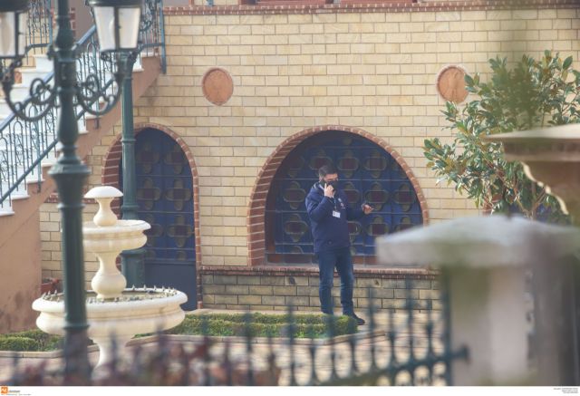 Κορωνοϊός: Ιερέας θετικός στην νοτιοαφρικανική μετάλλαξη στη Θεσσαλονίκη – Έκτακτη σύσκεψη Χαρδαλιά