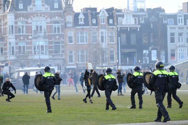 Ολλανδία: Επεισόδια και συλλήψεις σε διαδήλωση κατά του lockdown | tovima.gr
