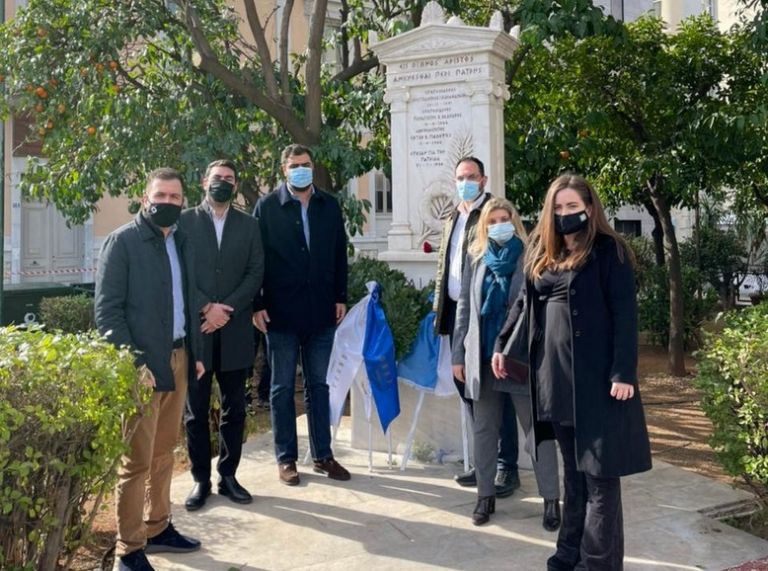 Στεφάνι στο Μνημείο Πεσόντων Ιμίων κατέθεσε αντιπροσωπεία της ΟΝΝΕΔ | tovima.gr