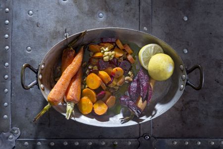 Σαλάτα με ψητό καρότο, παντζάρι και λάδι κόλιανδρου