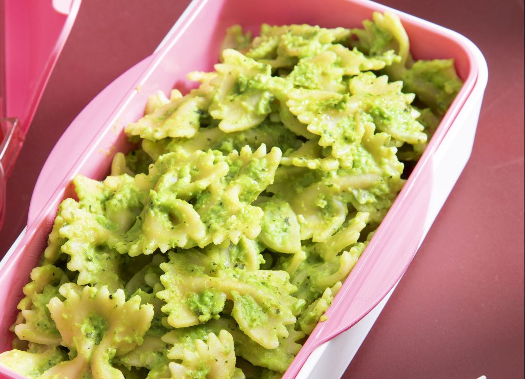 Φαρφάλε με πέστο αρακά