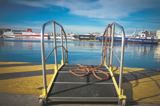 Κανονικά τα δρομολόγια των πλοίων από τον Πειραιά