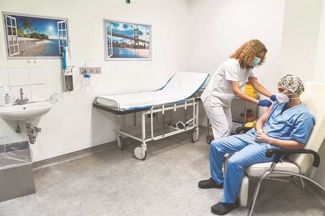 Το τριπλό δίλημματου καλοκαιριού για το τείχος ανοσίας