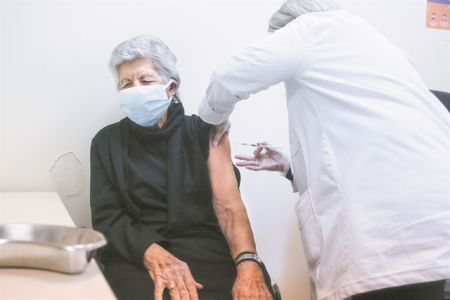 Ποιοι παίρνουν εισιτήριο για τον εμβολιασμό και την ανοσία