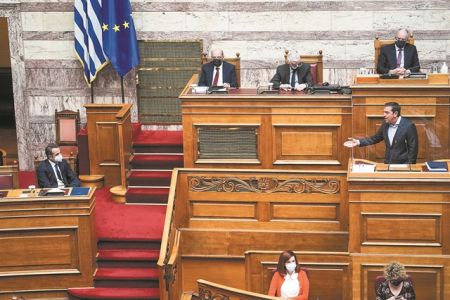 Αυγουστιάτικη «αρένα» στη Βουλή