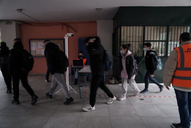 Συναγερμός στην κυβέρνηση για τις μεταλλάξεις του ιού – Τι είπε ο Ταραντίλης για τα εμβόλια