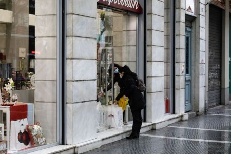 Παπαθανάσης στο MEGA: Επιδίωξη της κυβέρνησης είναι να ανοίξουν όλα τα φυσικά καταστήματα