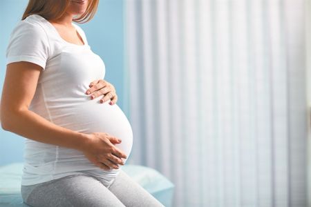 Τα αντισώματα της μητέρας έναντι του κορωνοϊού μεταφέρονται μέσω του πλακούντα στο έμβρυο