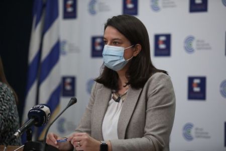 Φυλλάδια με απειλητικά μηνύματα στο γραφείο της Κεραμέως