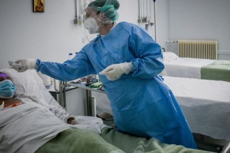 Κορωναϊός : Αυξήθηκαν οι εισαγωγές στα νοσοκομεία – Πιέζεται το ΕΣΥ