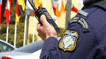 Αξιωματικός της ΕΛΑΣ πωλούσε τον ασύρματό του για να ειδοποιούνται κυκλώματα διαρρηκτών! | tovima.gr