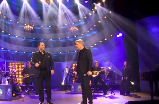 Τα δύο αδέρφια Διονυσίου θυμίζουν αξέχαστα τραγούδια του πατέρα τους