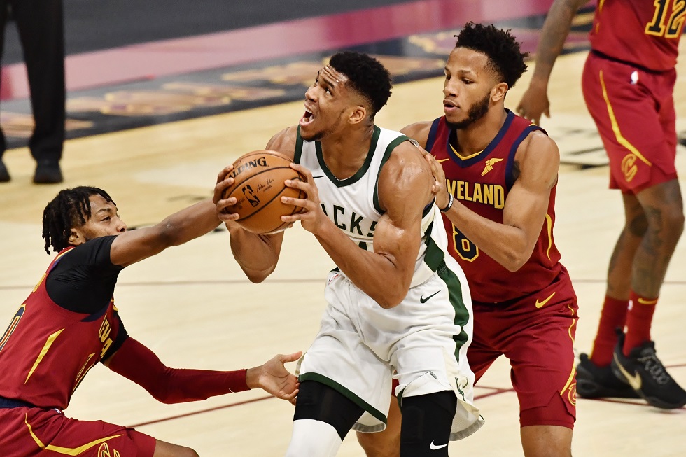 NBA : Οι καλύτερες στιγμές του Γιάννη Αντετοκούνμπο κόντρα στους Καβαλίερς