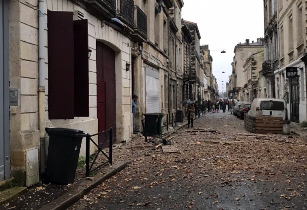 Έκρηξη στην Μπορντό προκάλεσε οστικό κύμα – Υλικές ζημιές σε καταστήματα